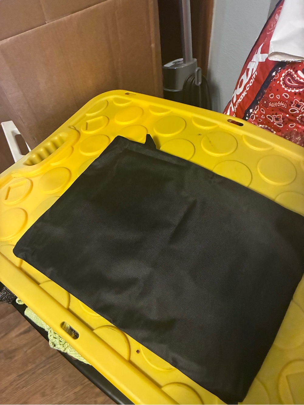 Tablet storage pouch